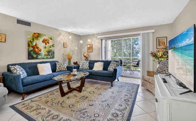 Village Royale Forest Green