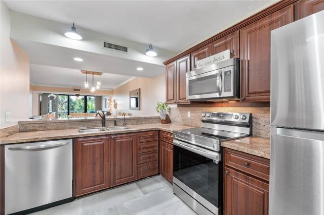 Whitehall Condo At Camino