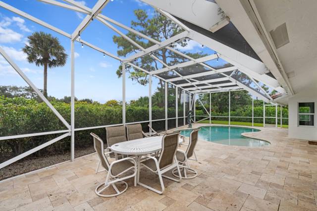 925 Foxpointe Circle