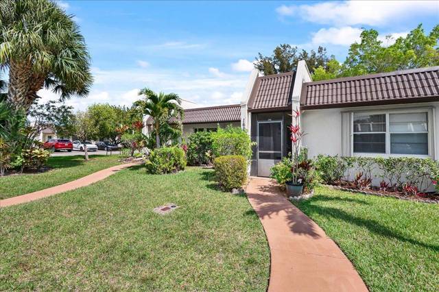 Golden Lakes Village Condo M