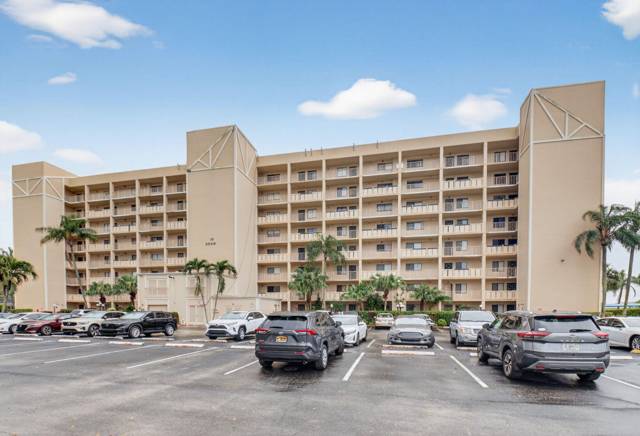 6866 Huntington Lane #607 home for sale in Huntington Lakes