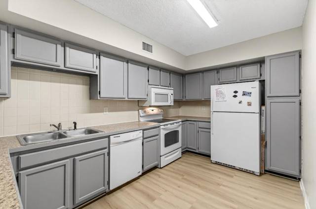 Lake Windwood Condo