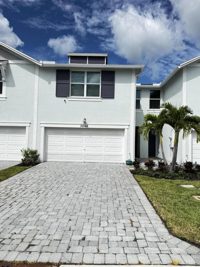 5646 SE Edgewater Circle, Stuart 34997 home for sale