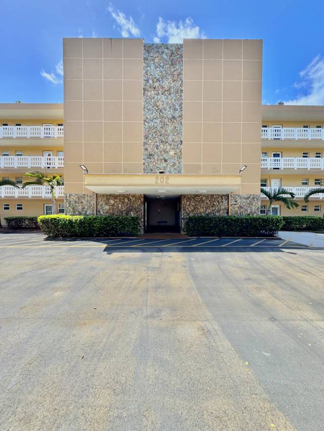 202 SE 10th Street #105