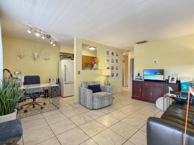 2607 NE 8th Avenue ##25