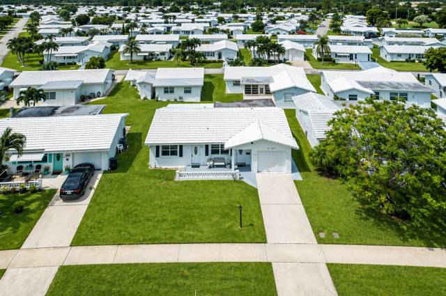 517 SW 18th Street home for sale in Palm Beach Leisureville