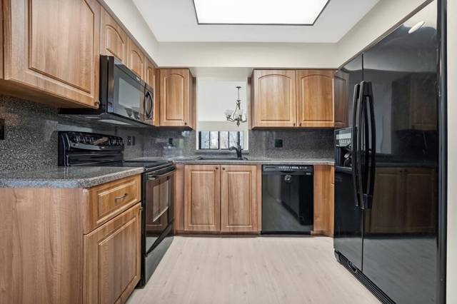 7286 Huntington Lane #405 home for sale in Huntington Lakes