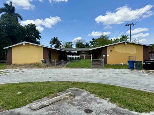 601 W Canal St Street, home for sale in Belle Glade