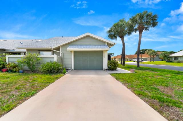 1533 SE Crayrich Court