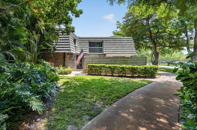 527 5th Terrace home for sale in Glenwood Townhouses