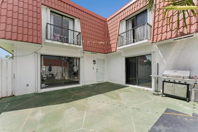 1425 Oxford Lane home for sale in Golfview Harbour Townhouses