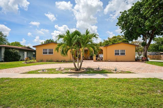 Pasadena Lakes