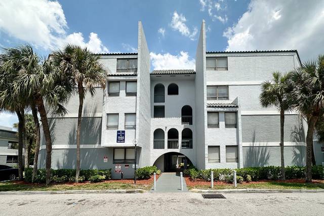 1900 N Congress Avenue #105 home for sale in Presidential Golfview