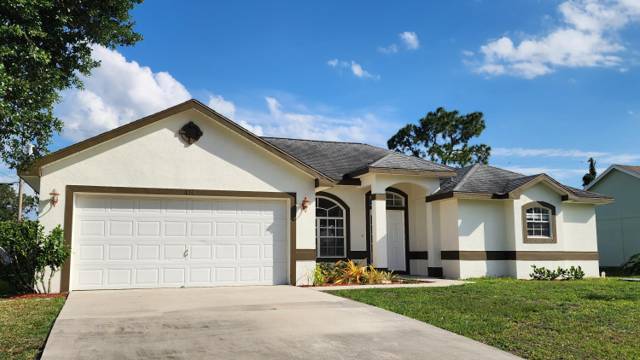 474 SW Namoit Place