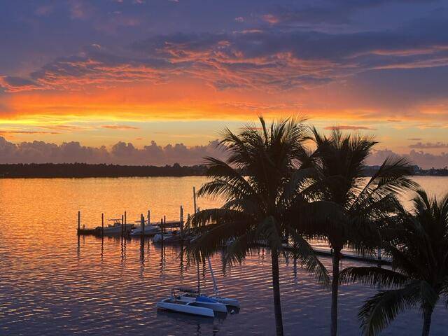 Peninsula On The Intracoastal
