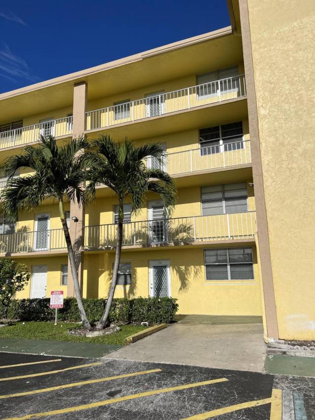 Sandalfoot Blvd Apartments Condo