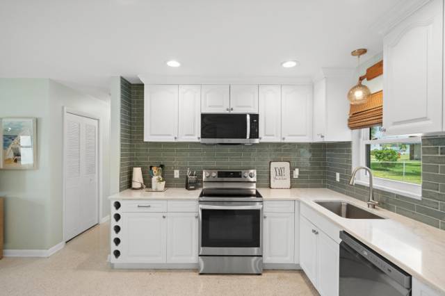 1621 Frances Avenue home for sale in Thumb Point