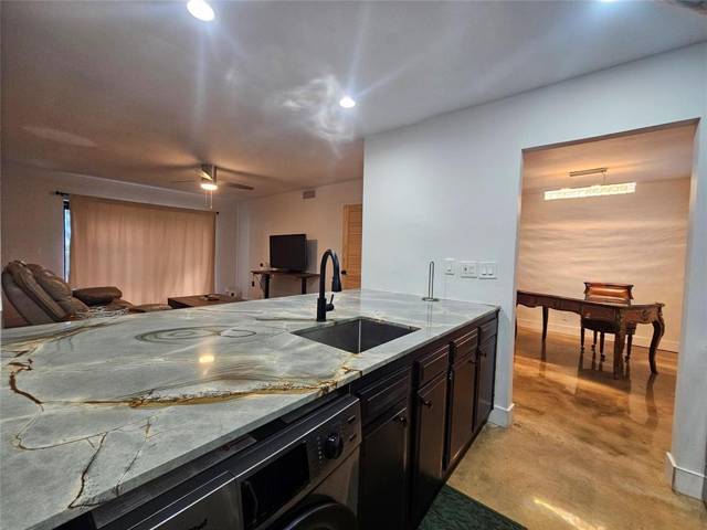 Centre Hill Courts Condo