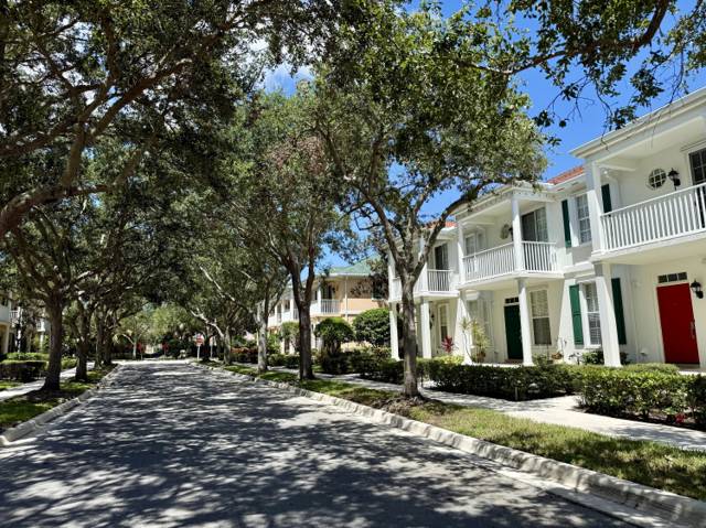 117 Waterford Drive home for sale in Cambridge At Abacoa