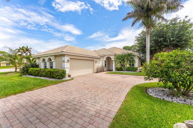 4717 NW Winter Oak Court