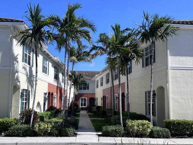 726 SW 1st Way