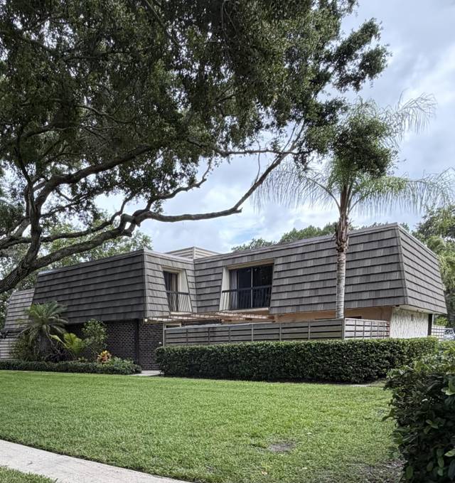 511 5th Terrace home for sale in Glenwood Townhouses