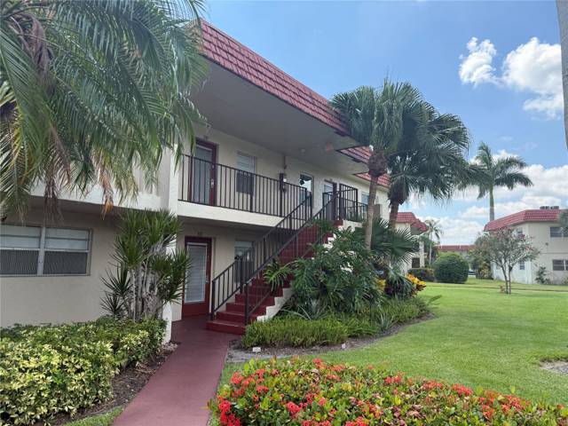 32 Abbey Lane #207 home for sale in Villages Of Oriole Abbey