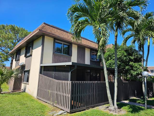 2148 Sherwood Forest Boulevard #4 home for sale in Quail Hollow Condo