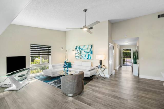 732 Lago Road