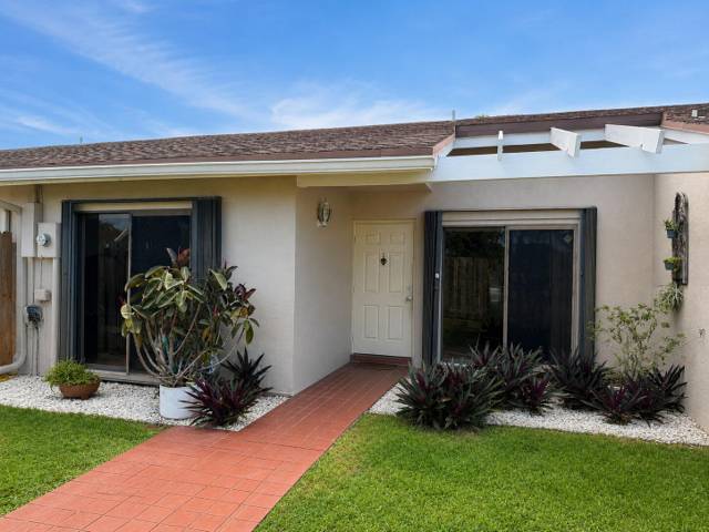 1013 NW 53rd Street home for sale in the Lakes Weston