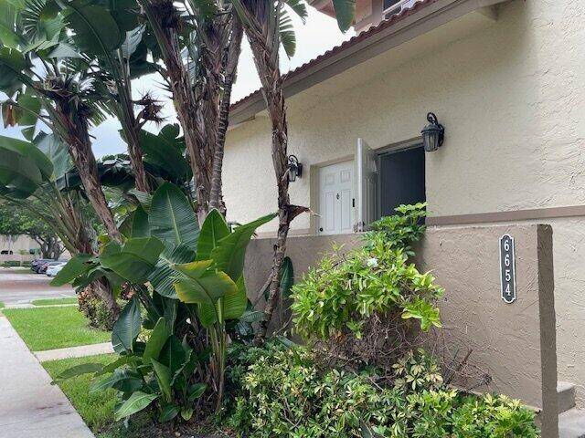 6654 Via Regina home for sale in Plum At Boca Pointe Condos One Thru 15 Filed
