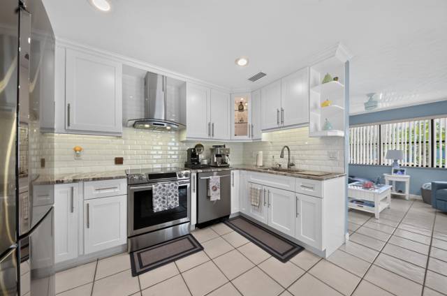 5826 CHURCHILL Court