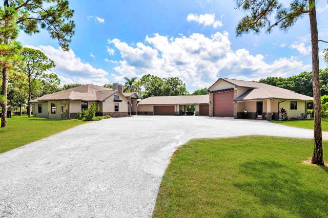 14590 CRAZY HORSE Lane home for sale in Caloosa