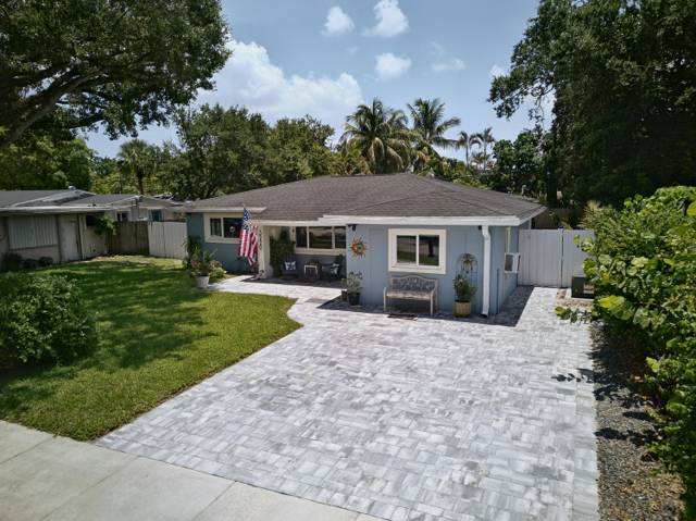 3220 SW 16TH Court home for sale in Riverland Village