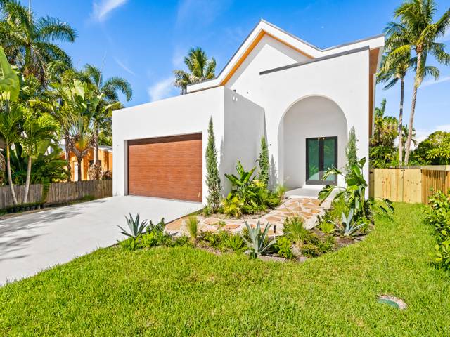 1628 NE 17th Avenue home for sale in Poinsettia Heights