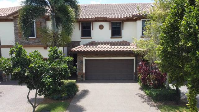 807 E Village Circle