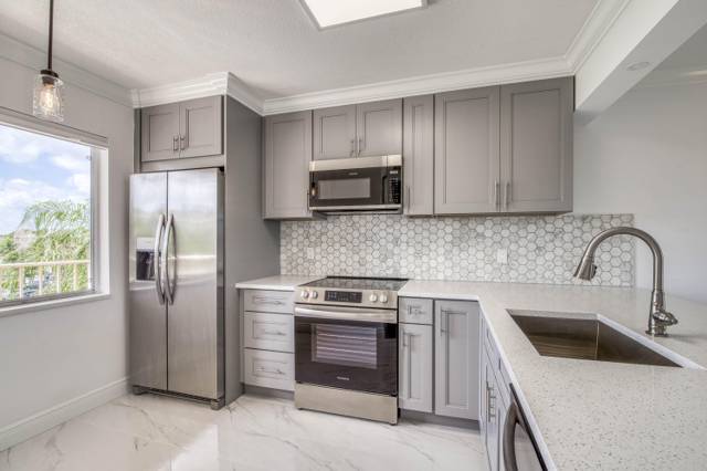 6795 Huntington Lane #406 home for sale in Huntington Lakes