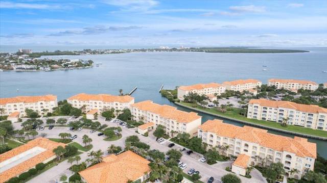 5 HARBOUR ISLE Drive #103 Garage option home for sale in Harbour Isle at Hutchinson Island