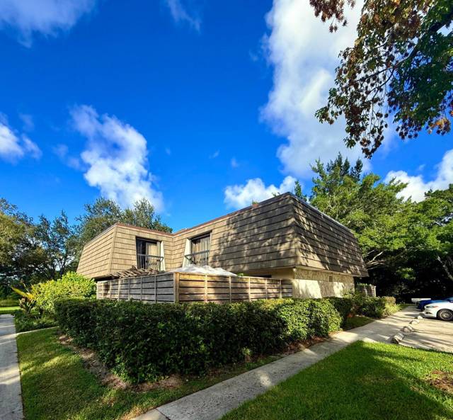 903 9TH Terrace home for sale in Glenwood Townhouses