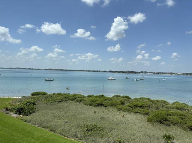 31 HARBOUR ISLE Drive #PH05 home for sale in Harbour Isle at Hutchinson Island West
