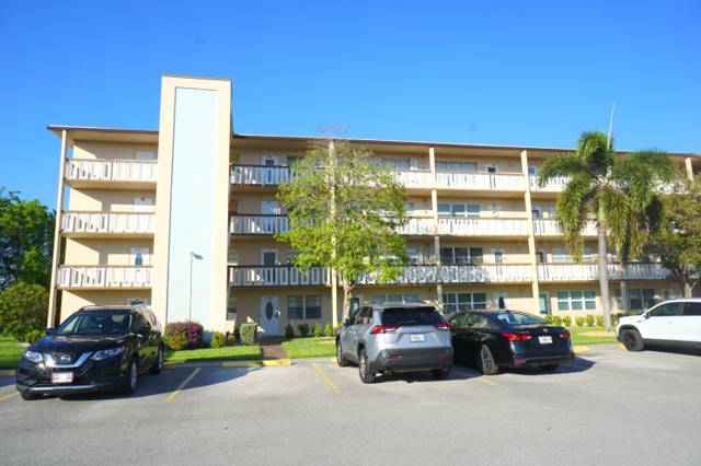 401 Southampton A home for sale in Southampton Condo