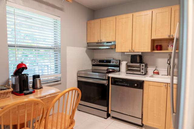4 ABBEY Lane #208