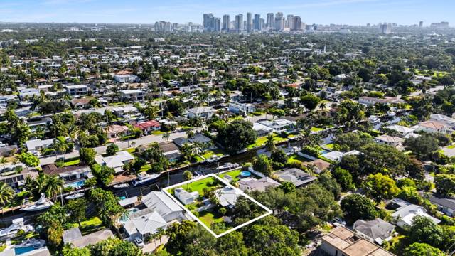 1221 SW 17th Street home for sale in River Oaks
