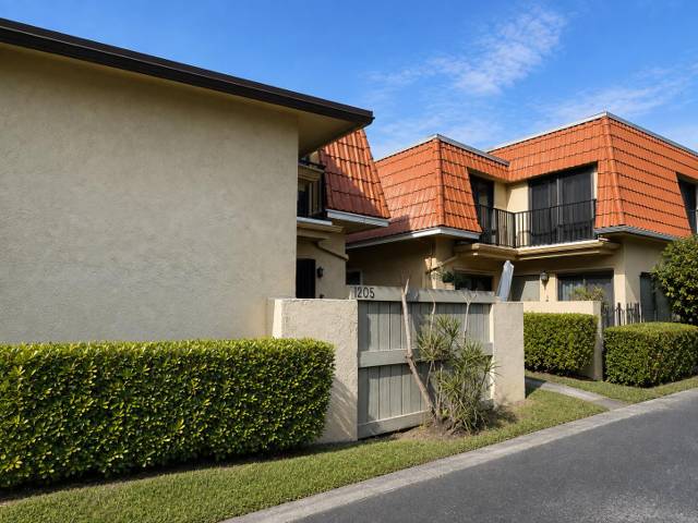 4206 NW 114th Terrace #06 home for sale in Woodlake Village Townhomes Condo