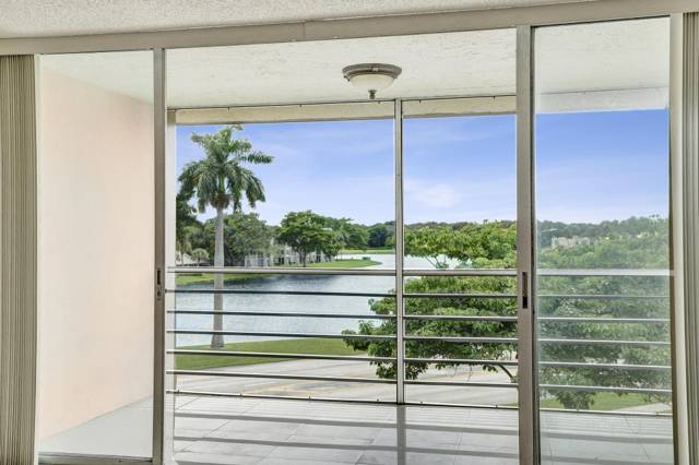 9480 Tangerine Place #402