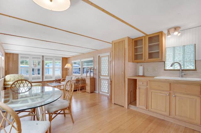 4752 NE BLUE HERON Lane