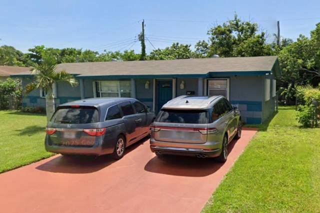 650 SW 28TH Way