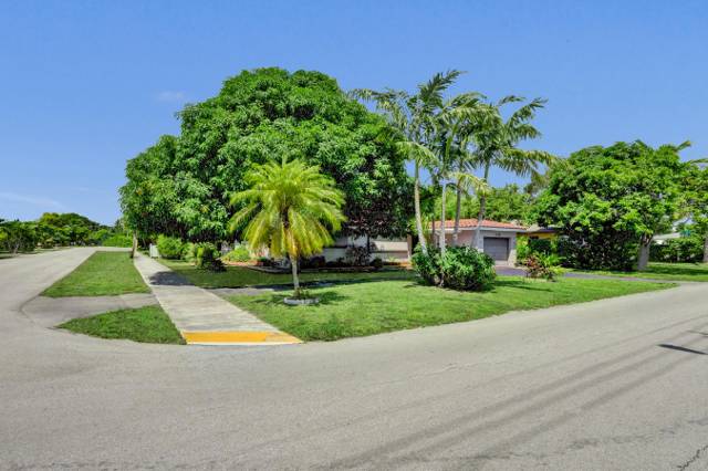 1112 S 22nd Court
