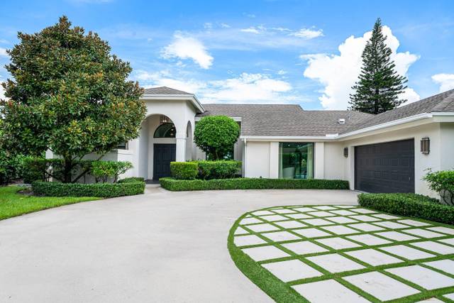 1860 Lynton Circle home for sale in Greenview Shores 2 of Wellington