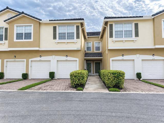 1571 SE HAMPSHIRE Way #102 home for sale in Lexington Lakes